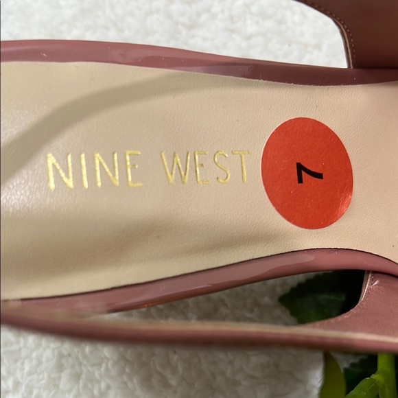 Nine West Tan Sandals with Slingback Design - Picture 4 of 12
